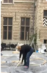 Video: Addy aan het werk aan de installatie